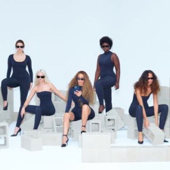 NWT SKIMS ALL-IN-ONE LONG SLEEVE MID THIGH ONESIE - Picture 8 of 12